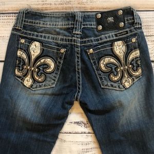 NWOT Miss Me Fleur-de-lis Bling Pockets Low Rise Standard Bootcut Jeans Sz 26